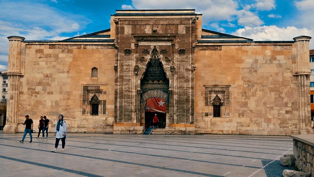Sivas Kemaliye Tunceli Elazığ Turu (Hızlı Trenle)